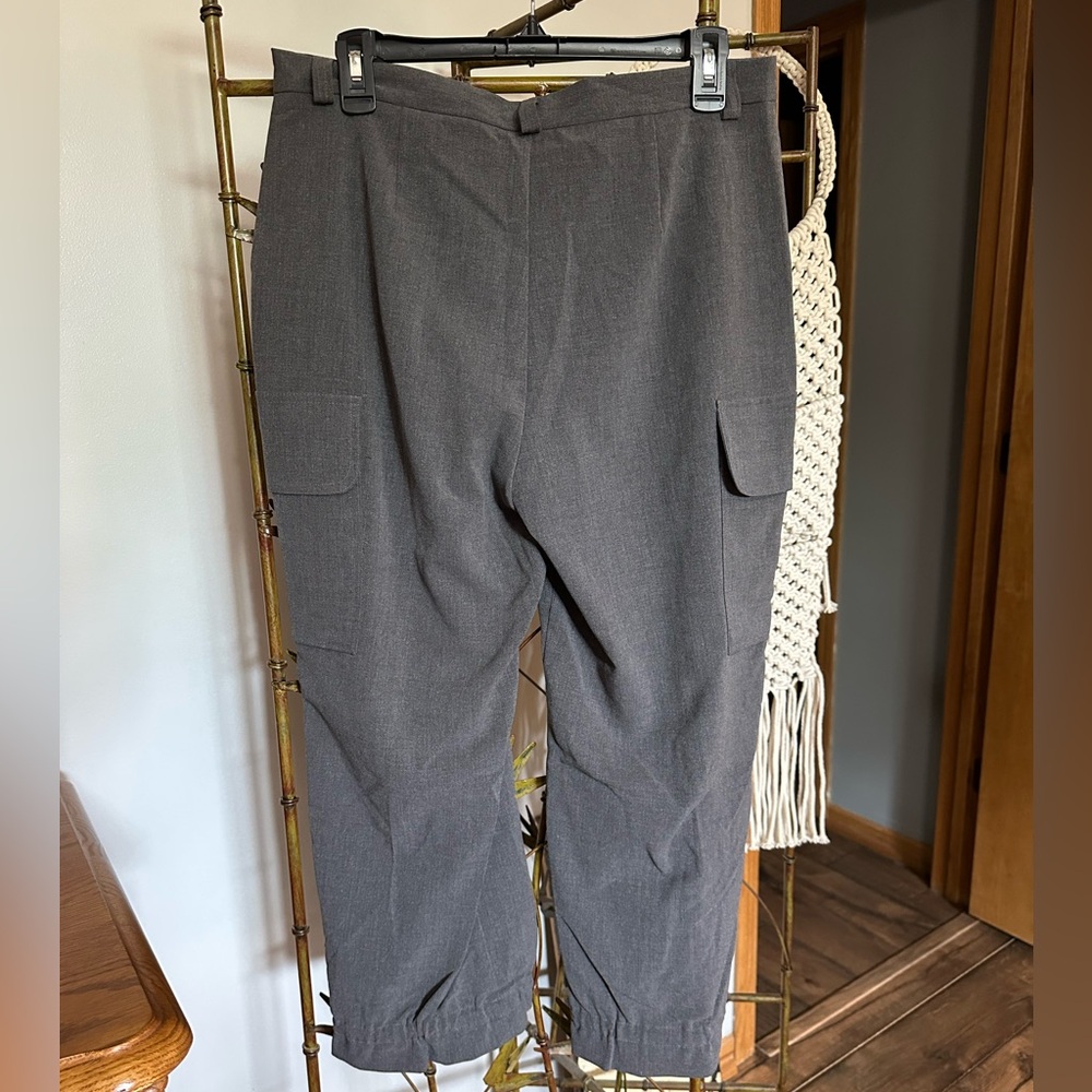 Mossimo Stretch Dressy Gray Cropped Cargo Pants. NWOT Size 10 - Picture 6 of 10